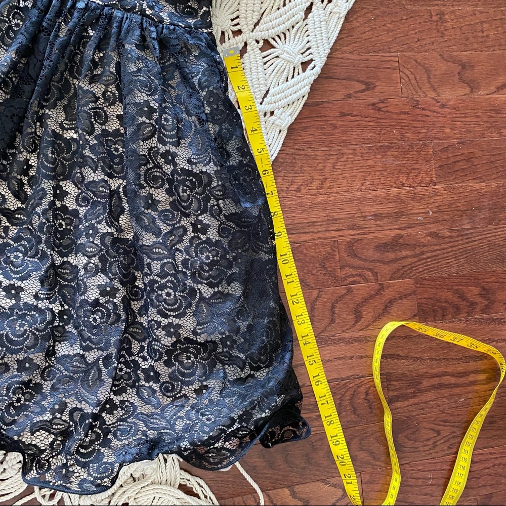 [Chi Chi London] Lace Cocktail dress - Picture 7 of 10